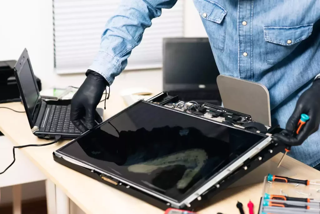 Comment changer la dalle d’un écran de PC fixe ?